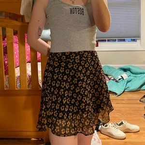 URBAN OUTFITTERS floral miniskirt